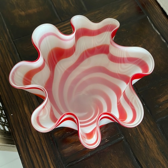 Vintage Beau Riverage Red & White Peppermint Stripe Swirl Blown Glass Vase - Picture 5 of 7